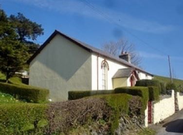 This image has an empty alt attribute; its file name is capelsiloacwmerfyn.jpg